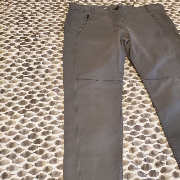 GAP Women's Khakis - Picture 2 of 8